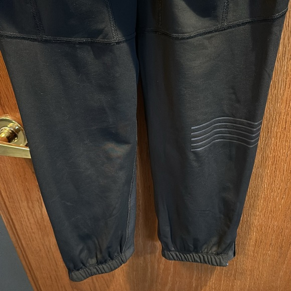 Men’s Salomon Wind Shield pants, size medium, zippered bottom cuffs. - Picture 6 of 9